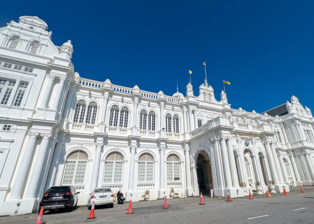 George Town walking tour- City Hall