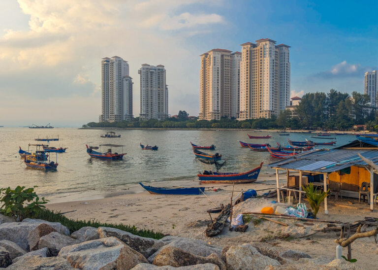 Straits Quay walk