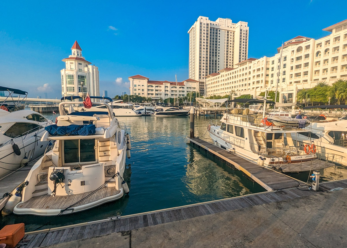 Straits Quay walk