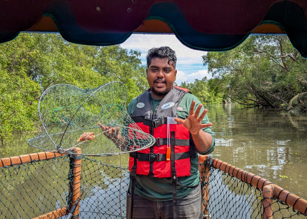 guide on Penang River Cruise